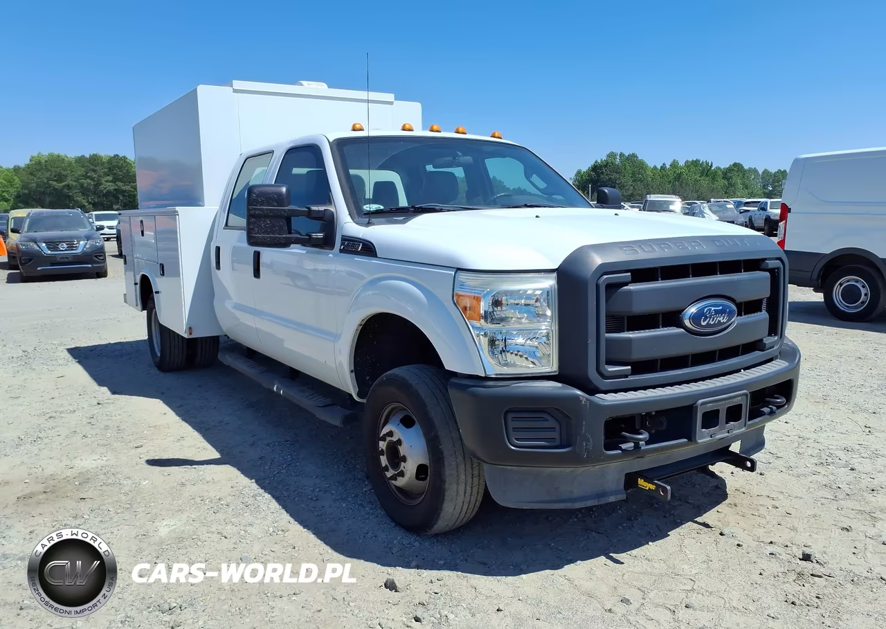 2015 Ford F-350 Chassis Xl