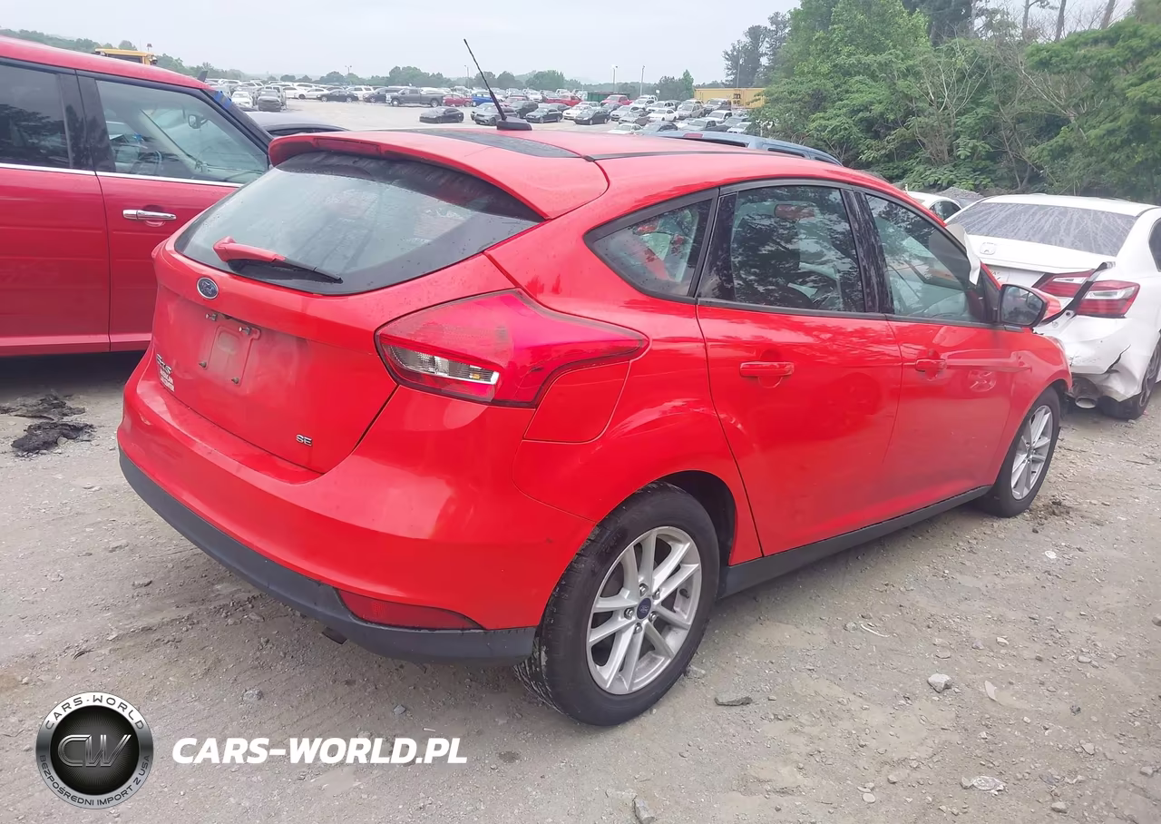 2017 Ford Focus Se VIN:1FADP3K24HL279269 - 4