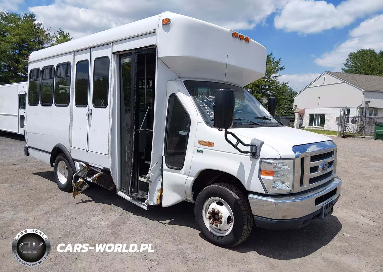 2013 Ford E-350 Cutaway