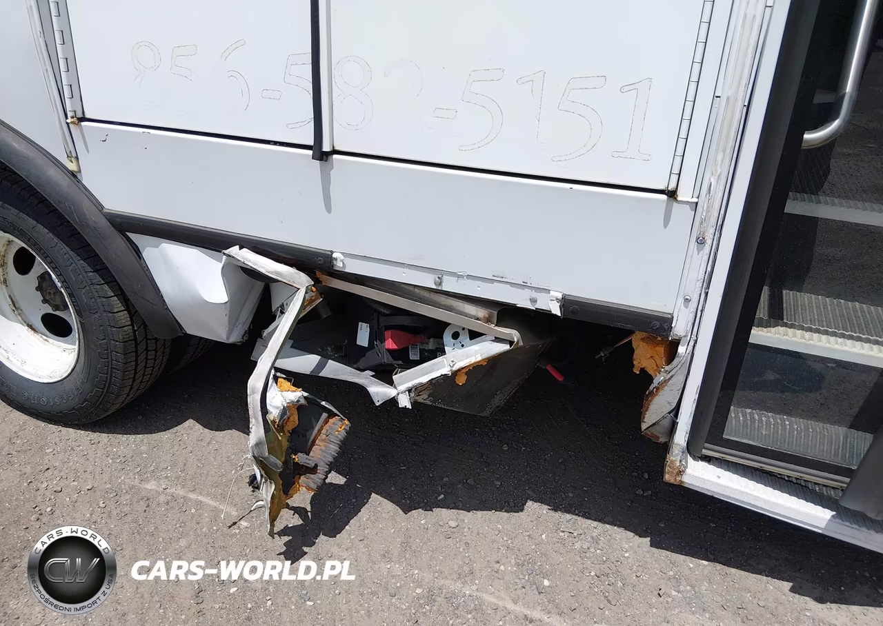 2013 Ford E-350 Cutaway VIN:1FDEE3FL0DDB00085 - 11