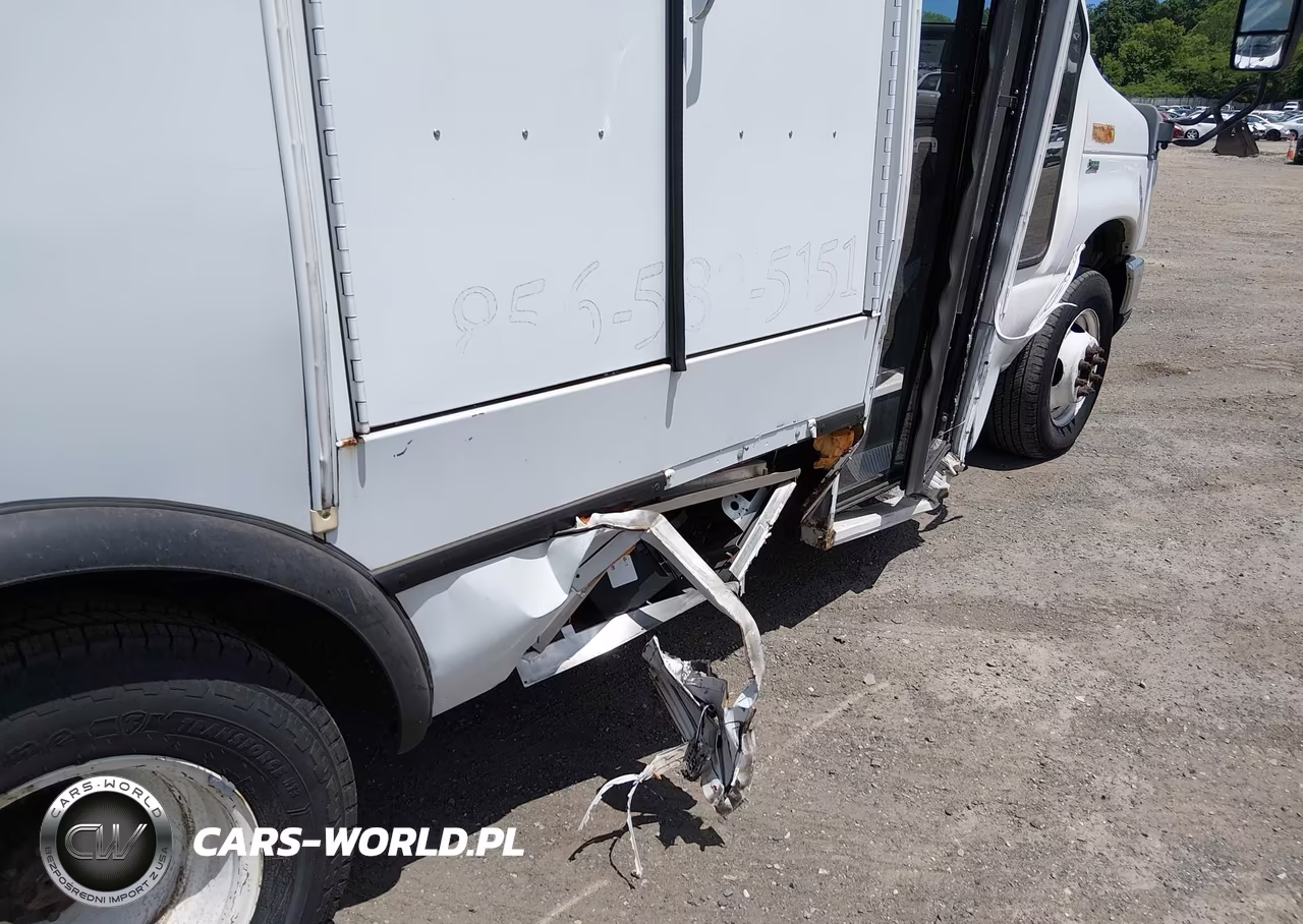 2013 Ford E-350 Cutaway VIN:1FDEE3FL0DDB00085 - 16