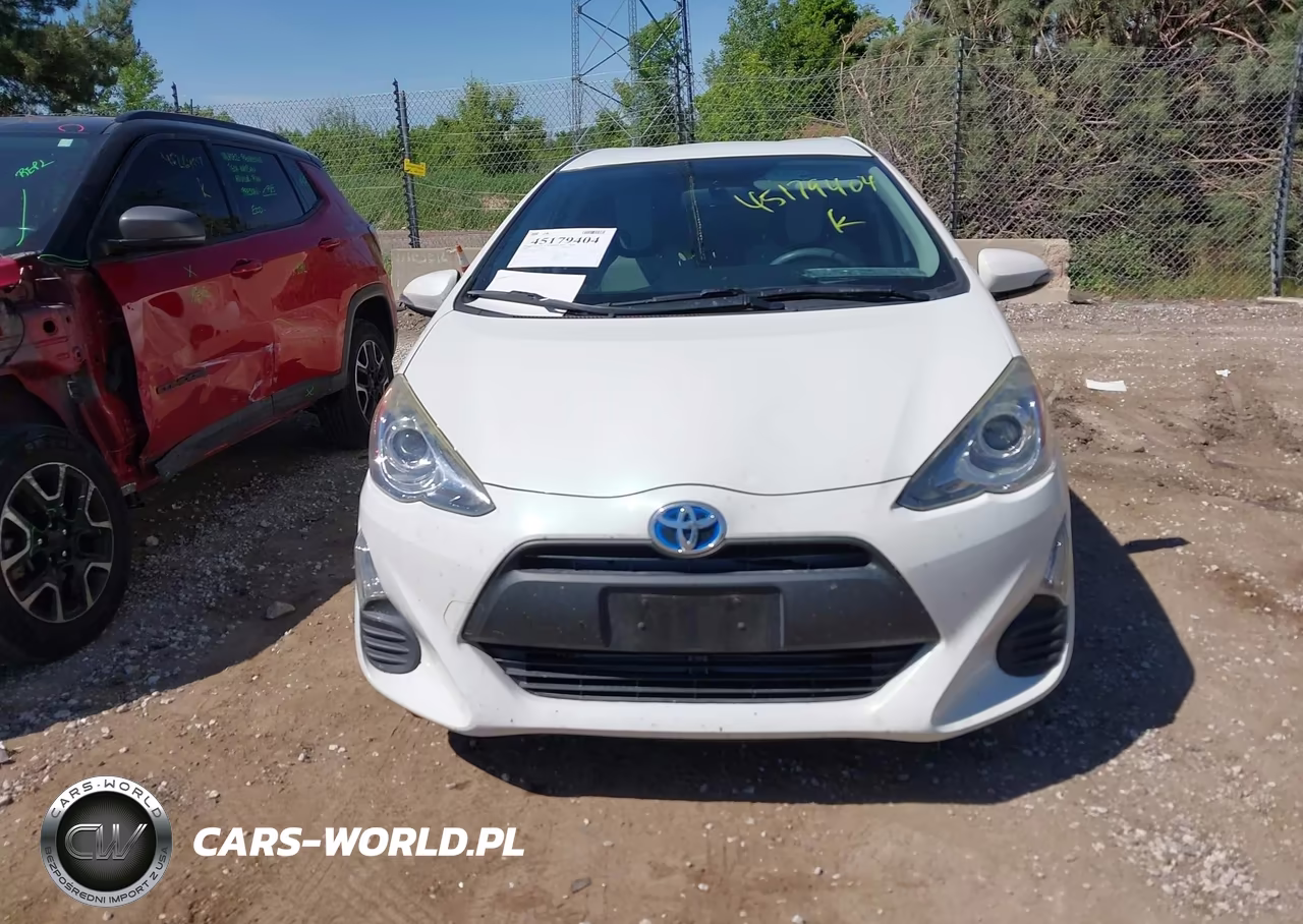 2016 Toyota Prius C One VIN:JTDKDTB32G1138732 - 12