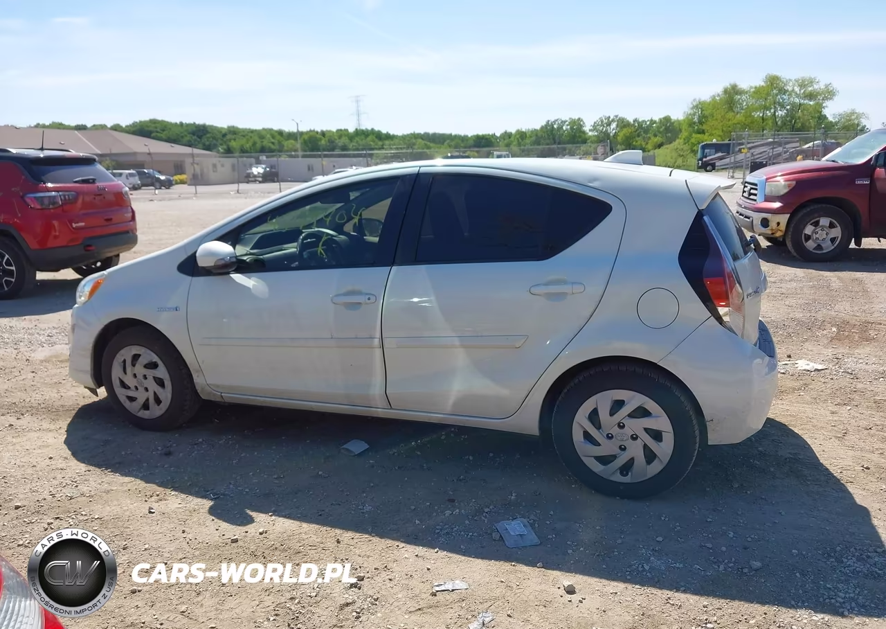 2016 Toyota Prius C One VIN:JTDKDTB32G1138732 - 14