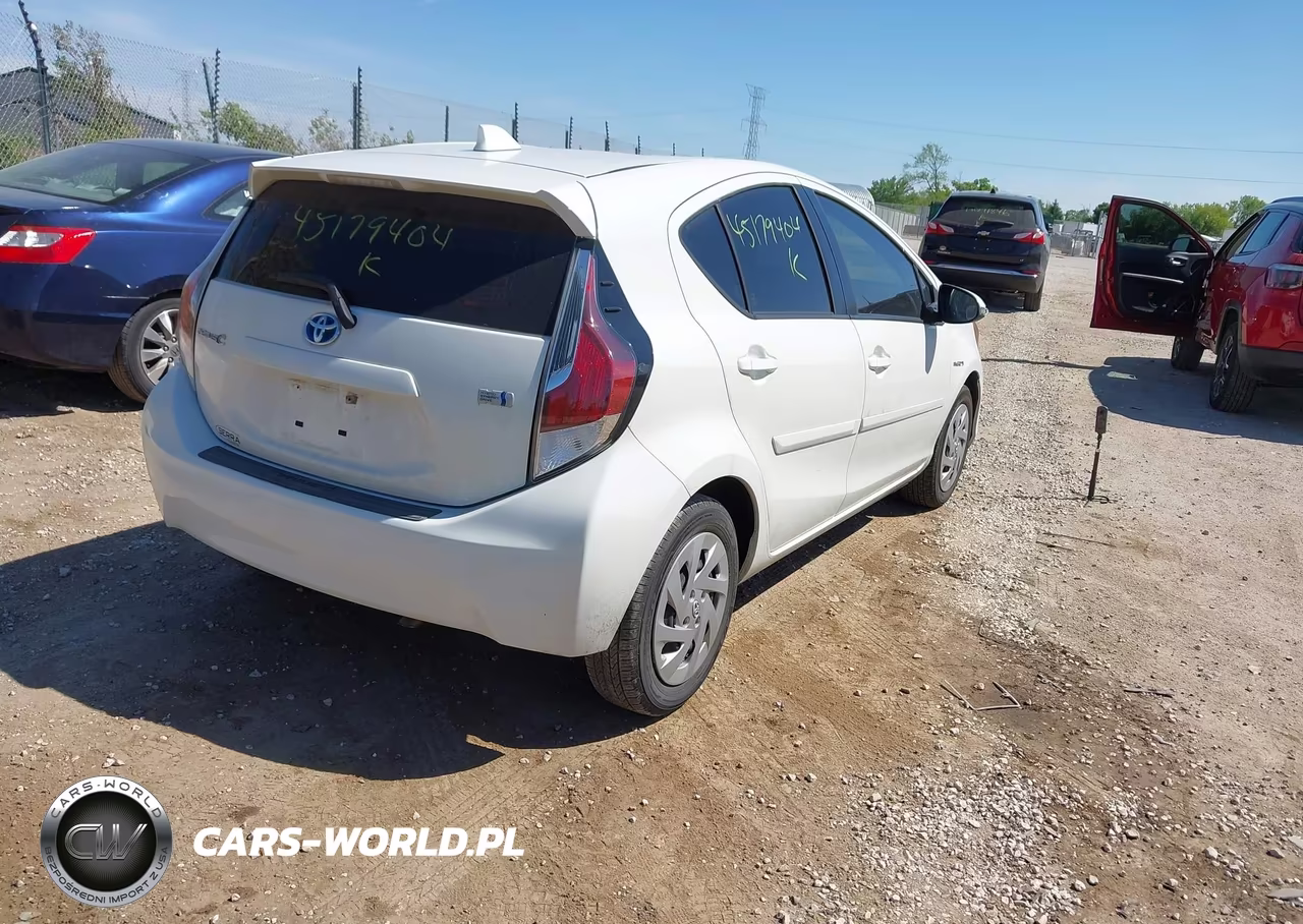 2016 Toyota Prius C One VIN:JTDKDTB32G1138732 - 4