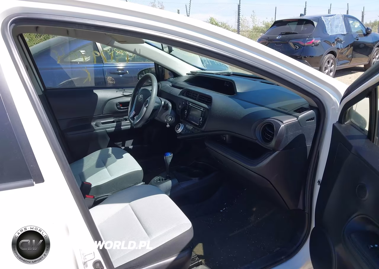 2016 Toyota Prius C One VIN:JTDKDTB32G1138732 - 5