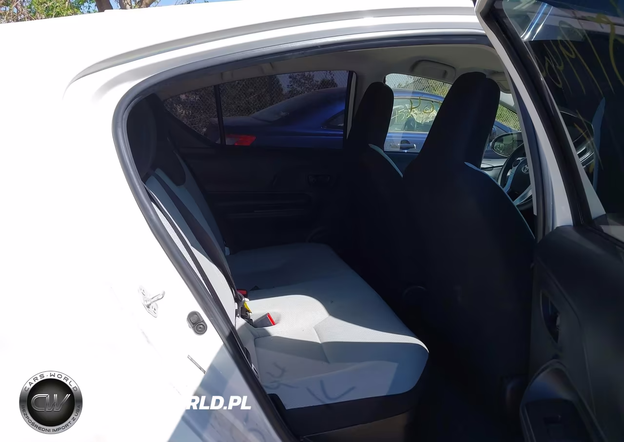 2016 Toyota Prius C One VIN:JTDKDTB32G1138732 - 8