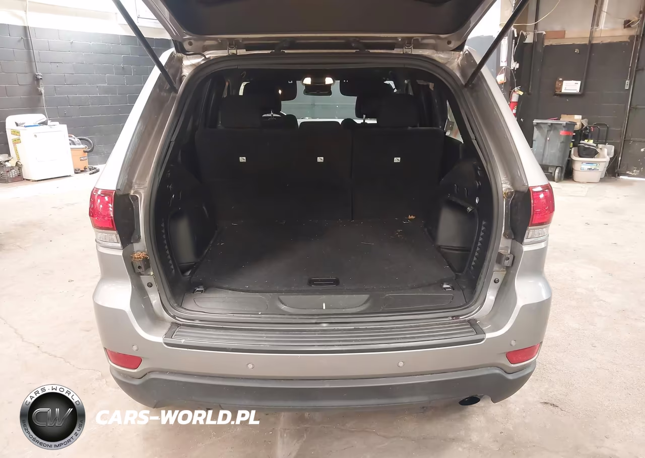 2021 Jeep Grand Cherokee Laredo E 4X4 VIN:1C4RJFAG8MC585630 - 17