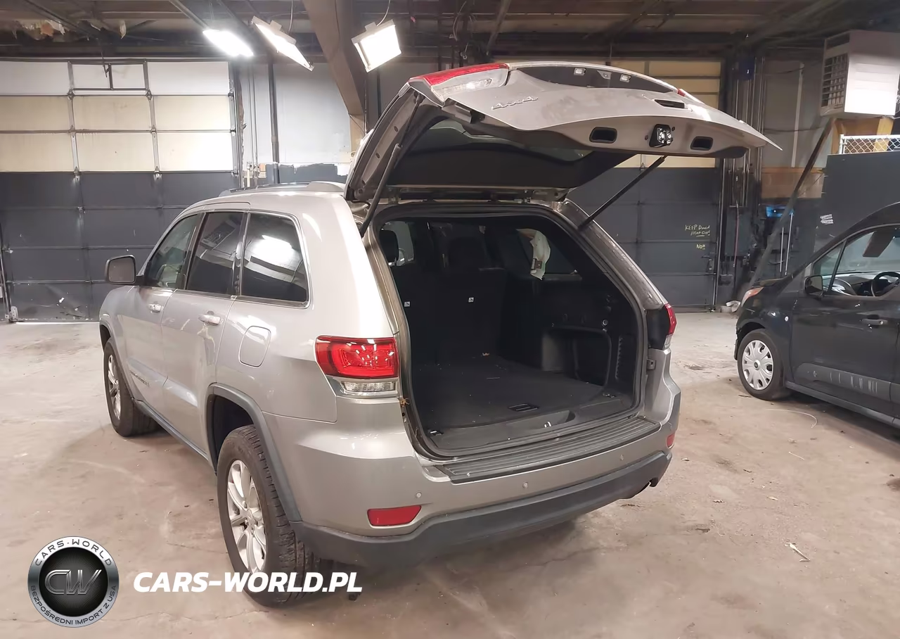 2021 Jeep Grand Cherokee Laredo E 4X4 VIN:1C4RJFAG8MC585630 - 3