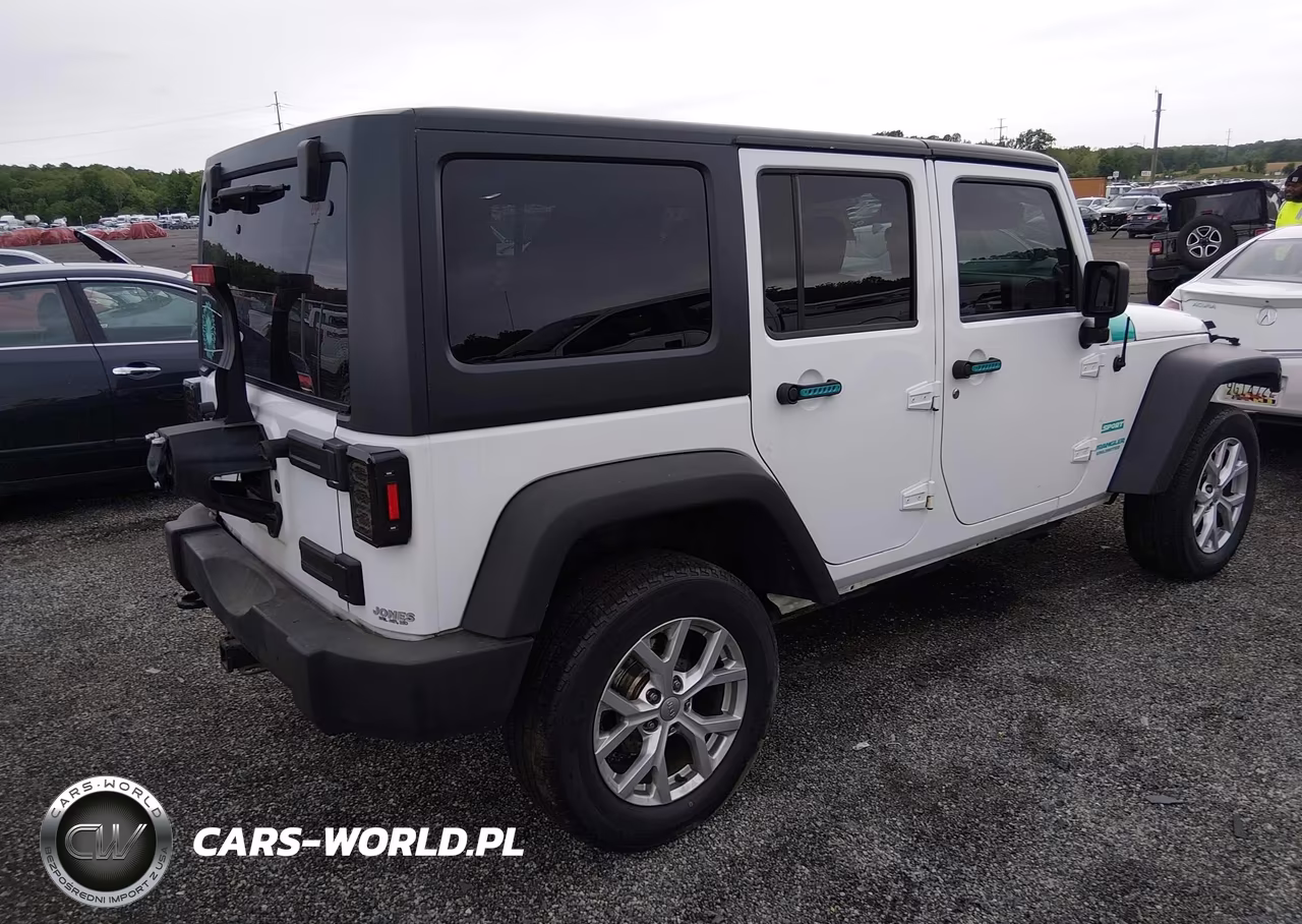 2013 Jeep Wrangler Unlimited Sport VIN:1C4BJWDG7DL631560 - 4