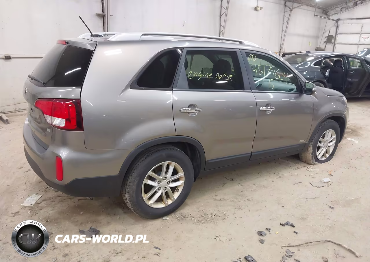 2015 Kia Sorento Lx V6 VIN:5XYKTDA79FG659247 - 4