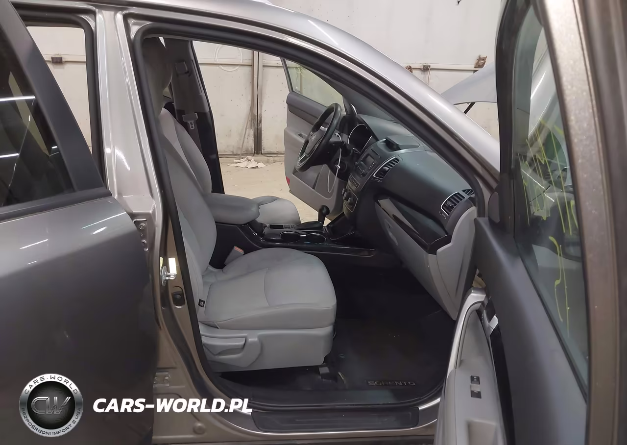 2015 Kia Sorento Lx V6 VIN:5XYKTDA79FG659247 - 5