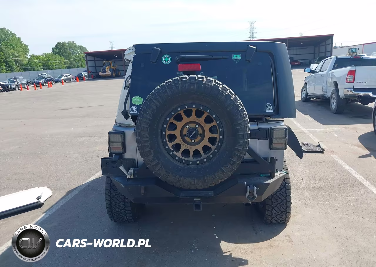 2014 Jeep Wrangler Unlimited Sport VIN:1C4BJWDG9EL120577 - 16