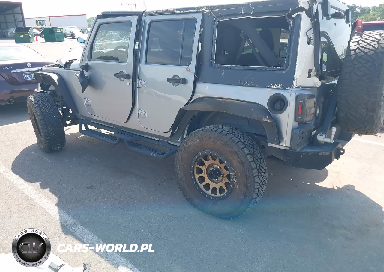 2014 Jeep Wrangler Unlimited Sport VIN:1C4BJWDG9EL120577 - 3