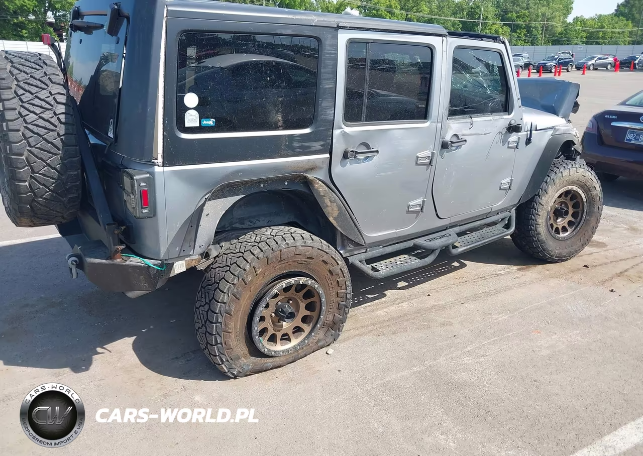 2014 Jeep Wrangler Unlimited Sport VIN:1C4BJWDG9EL120577 - 4