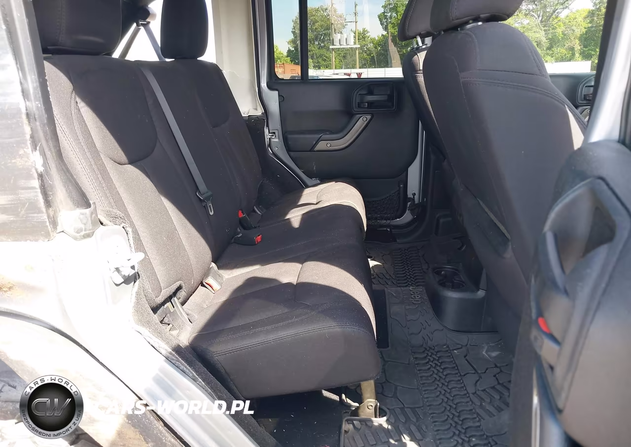 2014 Jeep Wrangler Unlimited Sport VIN:1C4BJWDG9EL120577 - 8