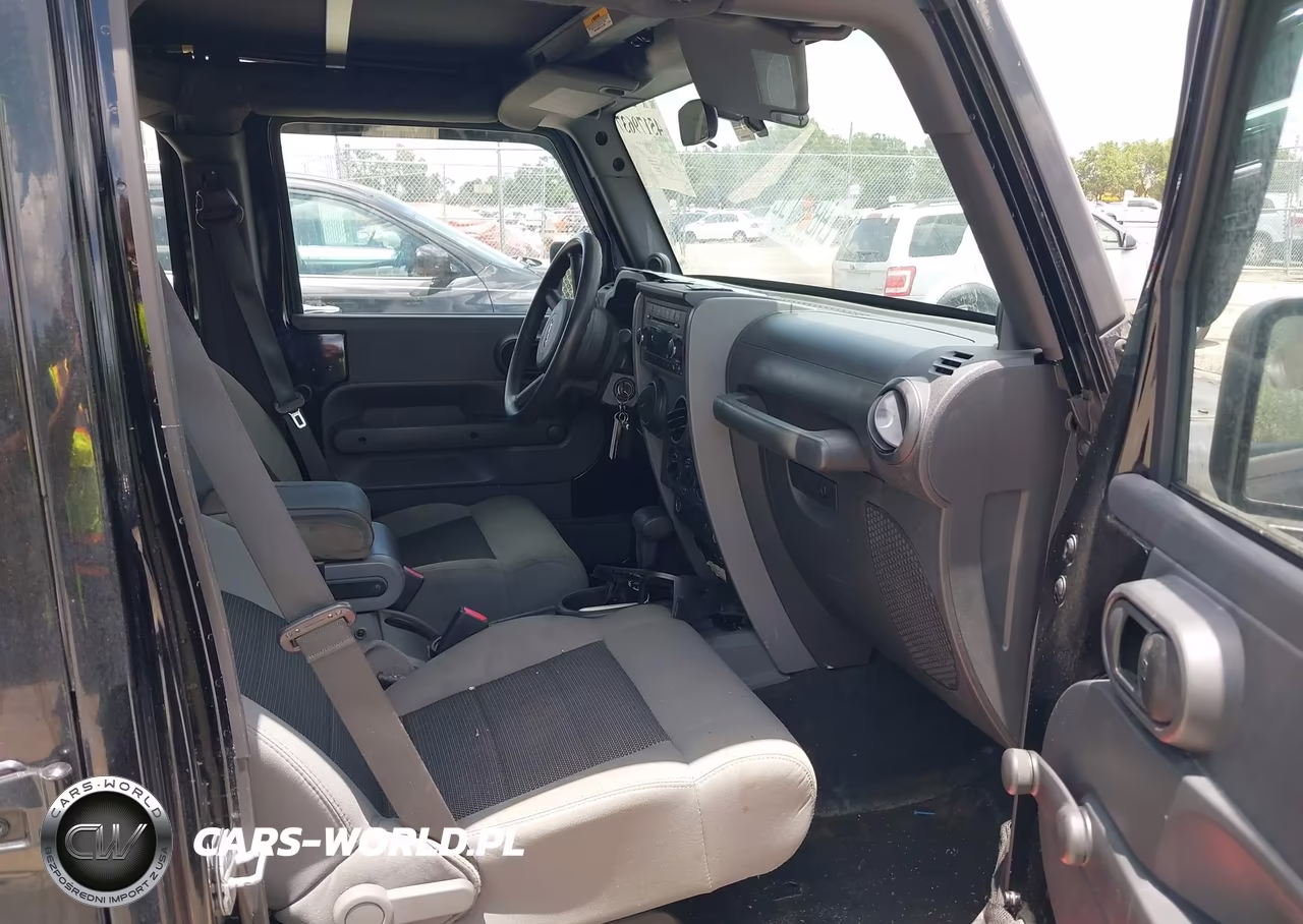 2010 Jeep Wrangler Unlimited Sport VIN:1J4BA3H15AL175813 - 5