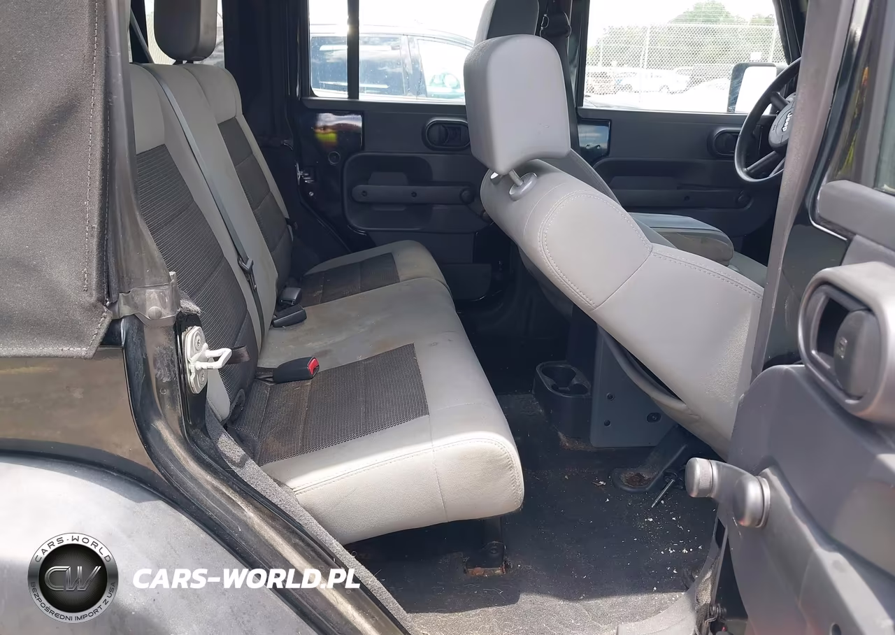 2010 Jeep Wrangler Unlimited Sport VIN:1J4BA3H15AL175813 - 8