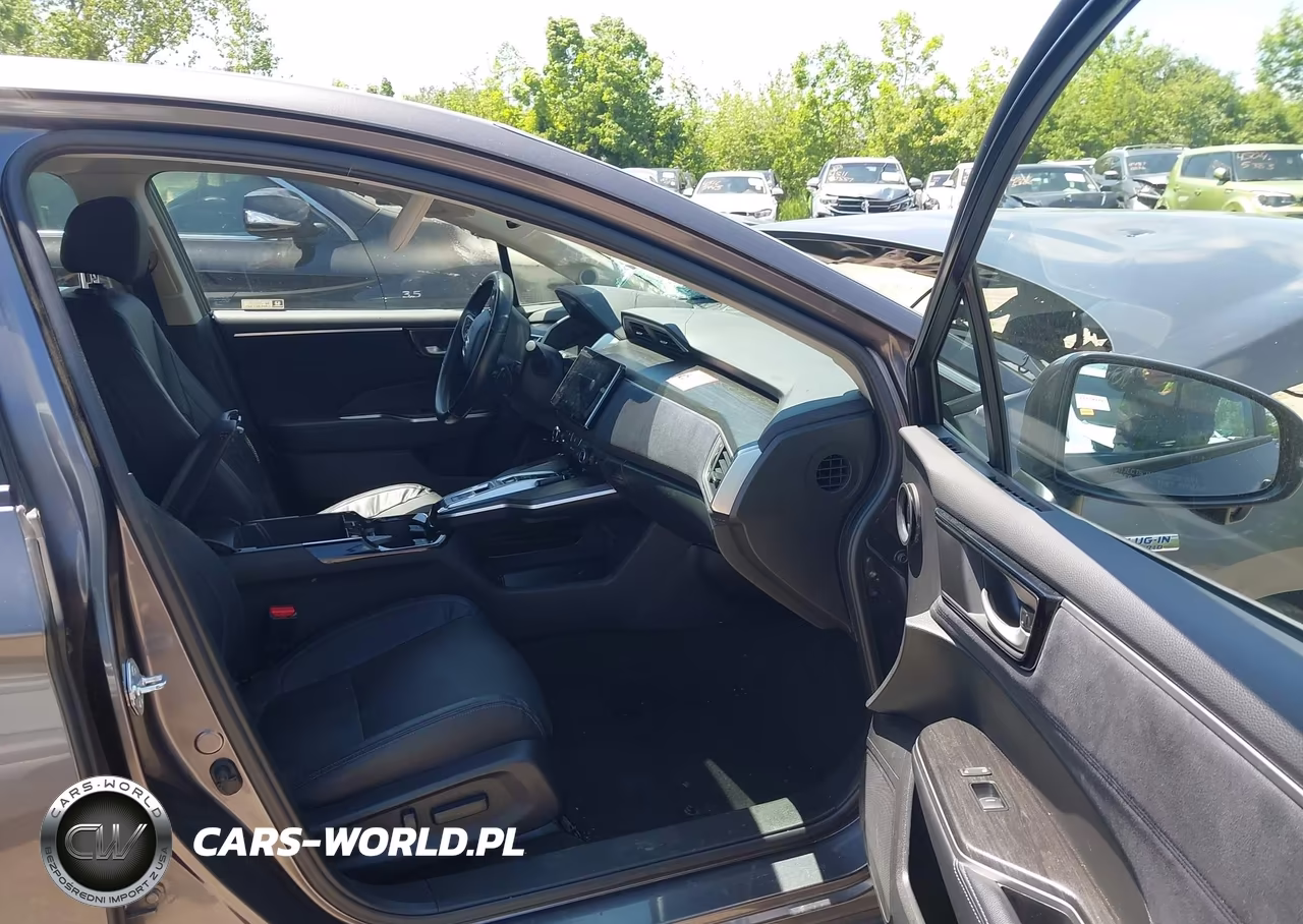 2018 Honda Clarity Plug-In Hybrid Touring VIN:JHMZC5F39JC009646 - 5