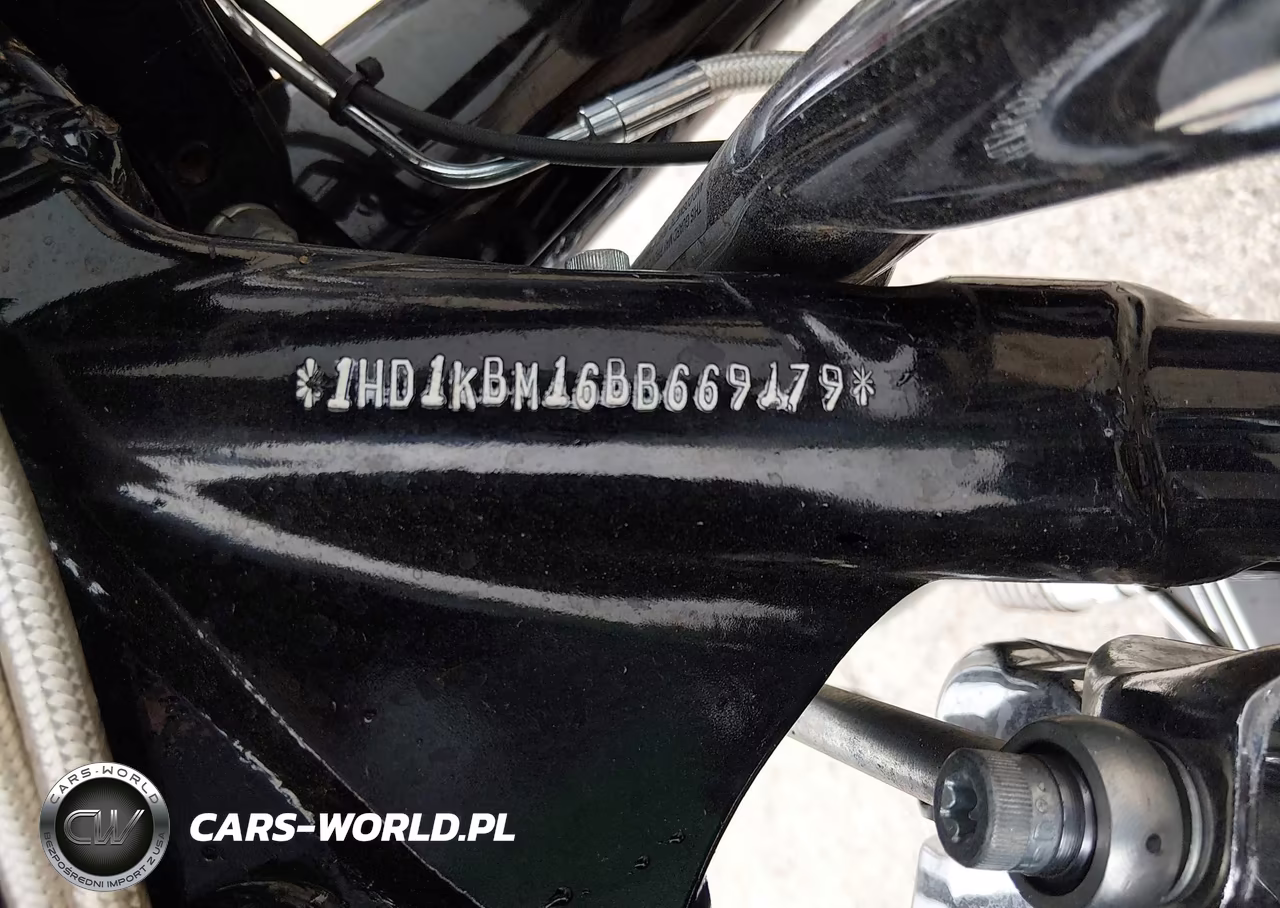 2011 Harley-Davidson Flhx VIN:1HD1KBM16BB669179 - 10