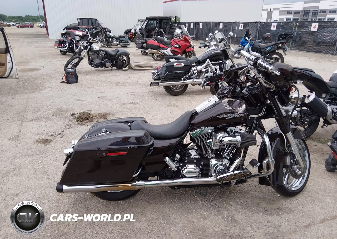 2011 Harley-Davidson Flhx VIN:1HD1KBM16BB669179 - 12