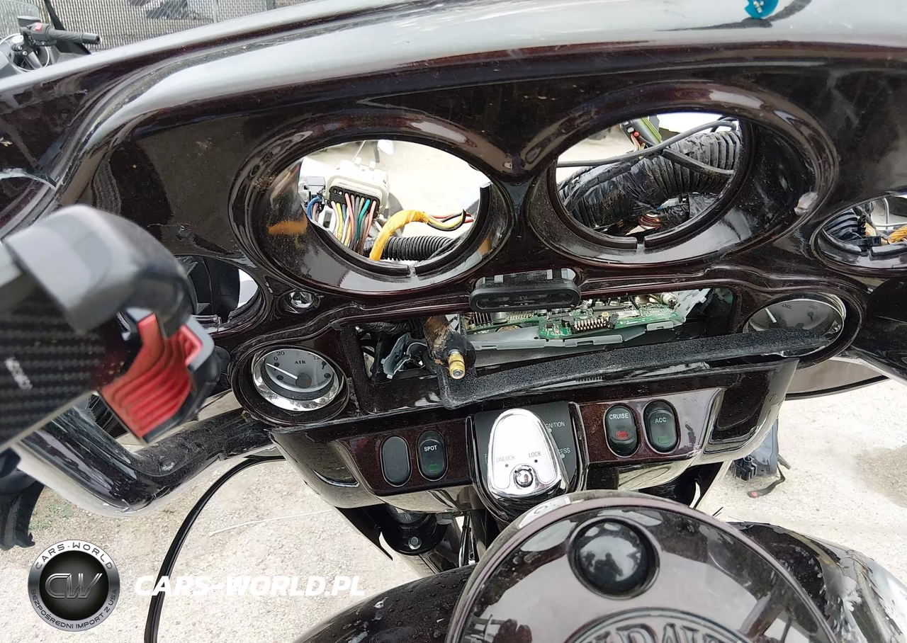 2011 Harley-Davidson Flhx VIN:1HD1KBM16BB669179 - 7