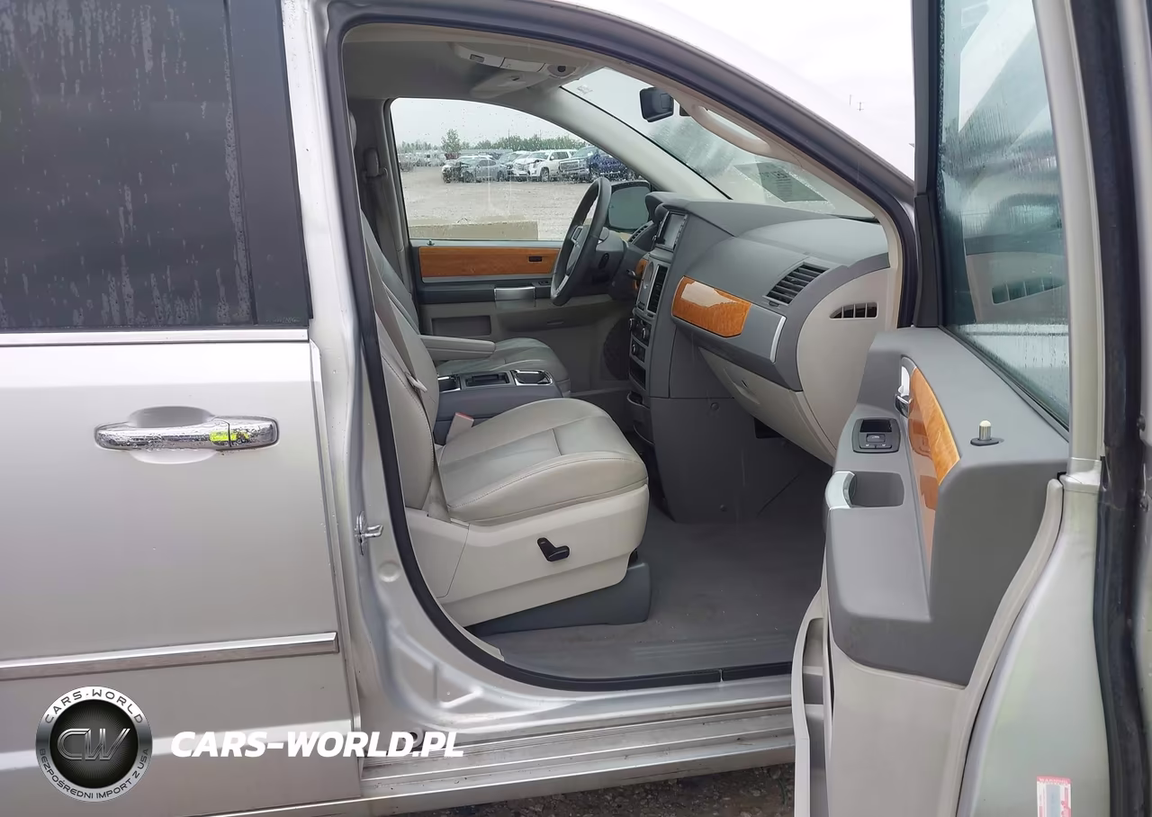 2010 Chrysler Town & Country Limited VIN:2A4RR6DX6AR124038 - 5