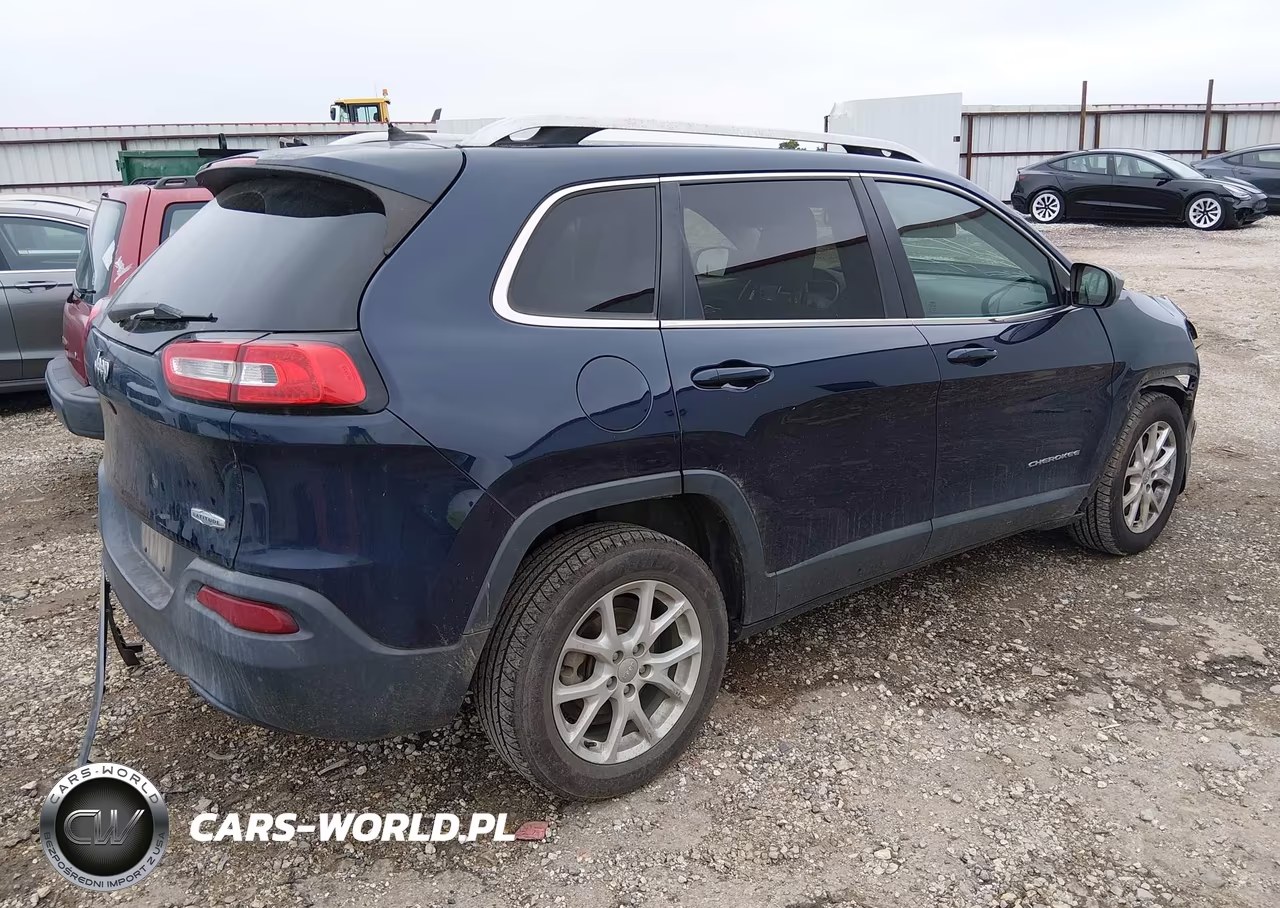 2016 Jeep Cherokee Latitude VIN:1C4PJLCB3GW159824 - 4