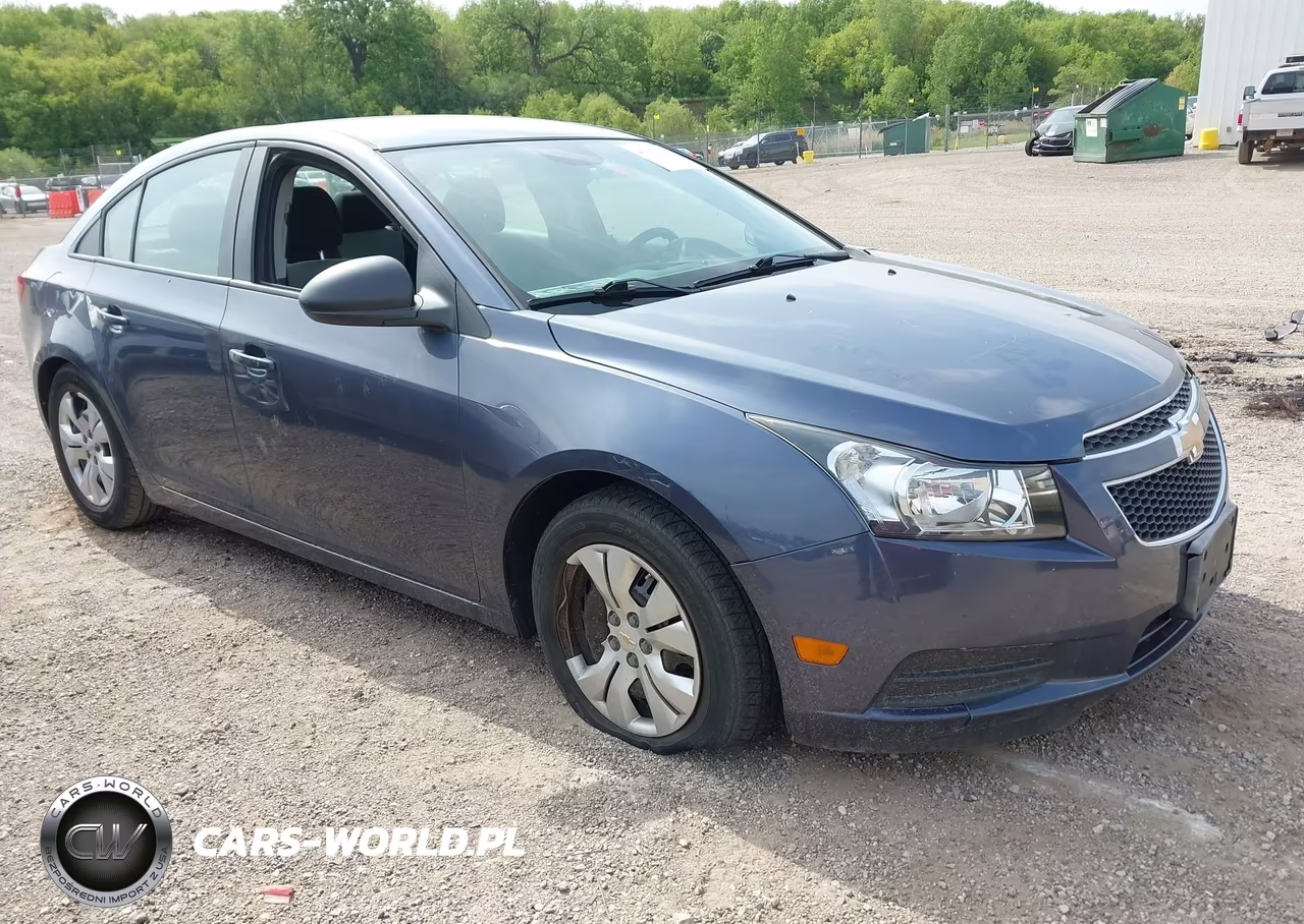 2013 Chevrolet Cruze Ls Auto – zdjęcie 1 z 16