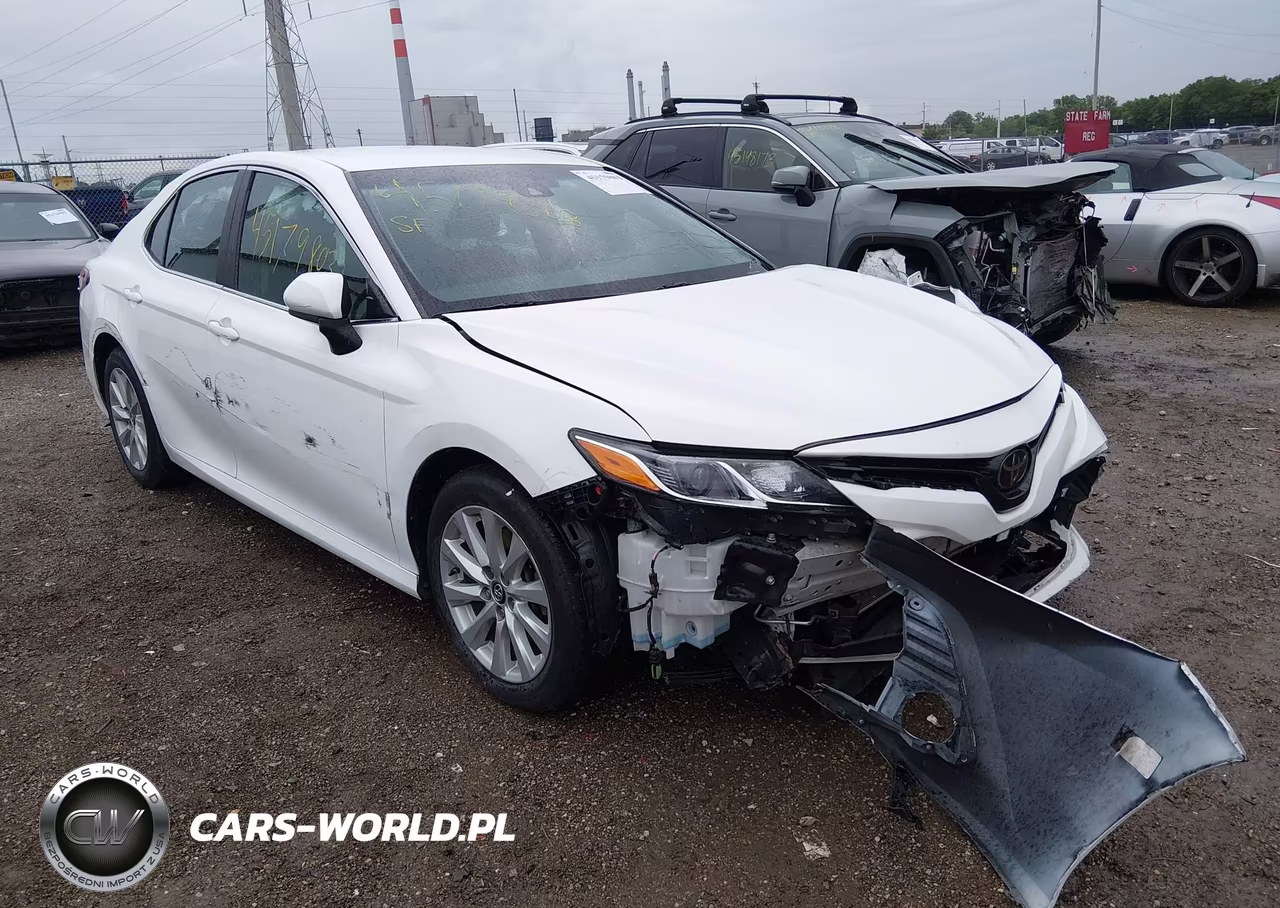 2018 Toyota Camry Le – zdjęcie 1 z 18