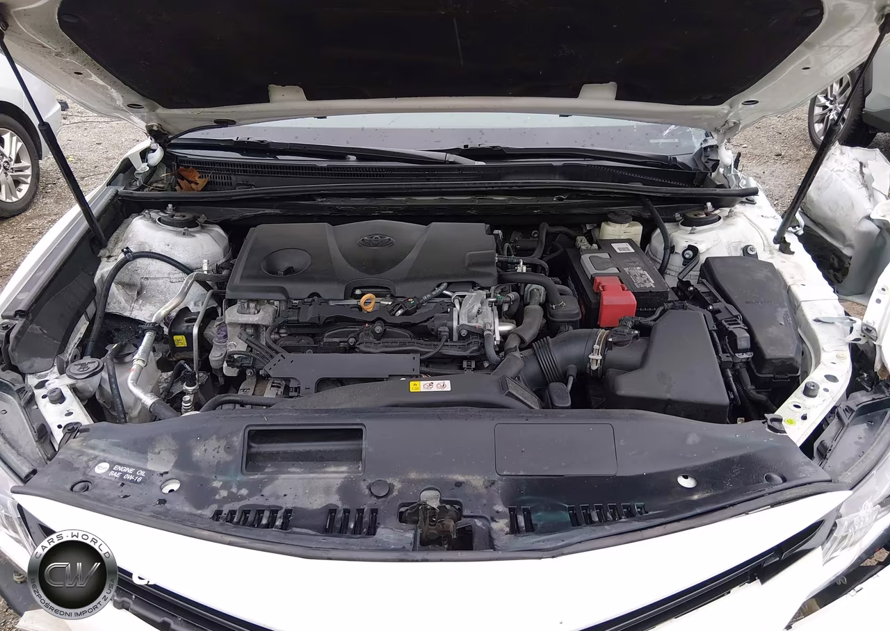 2018 Toyota Camry Le VIN:4T1B11HK4JU064128 - 10