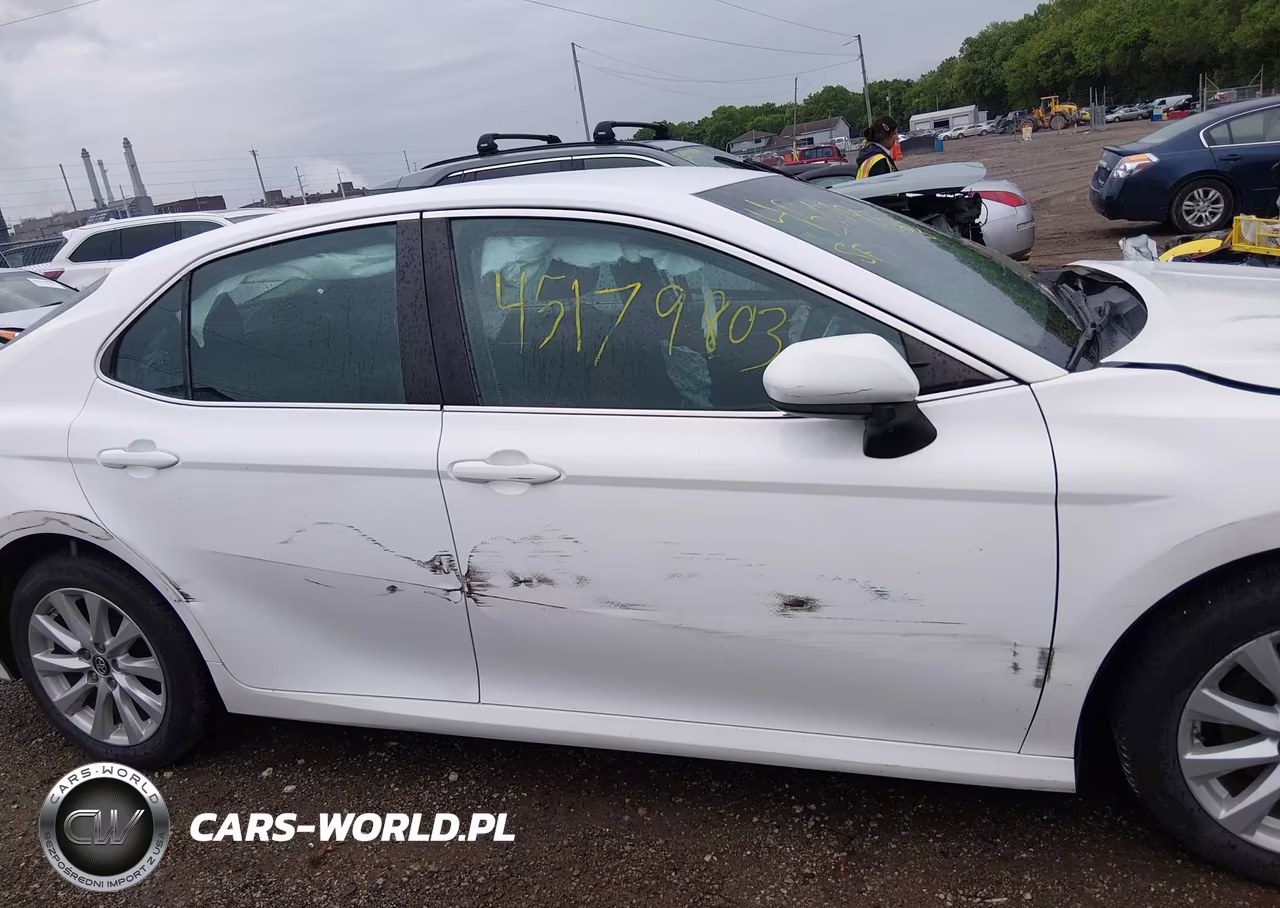 2018 Toyota Camry Le VIN:4T1B11HK4JU064128 - 13