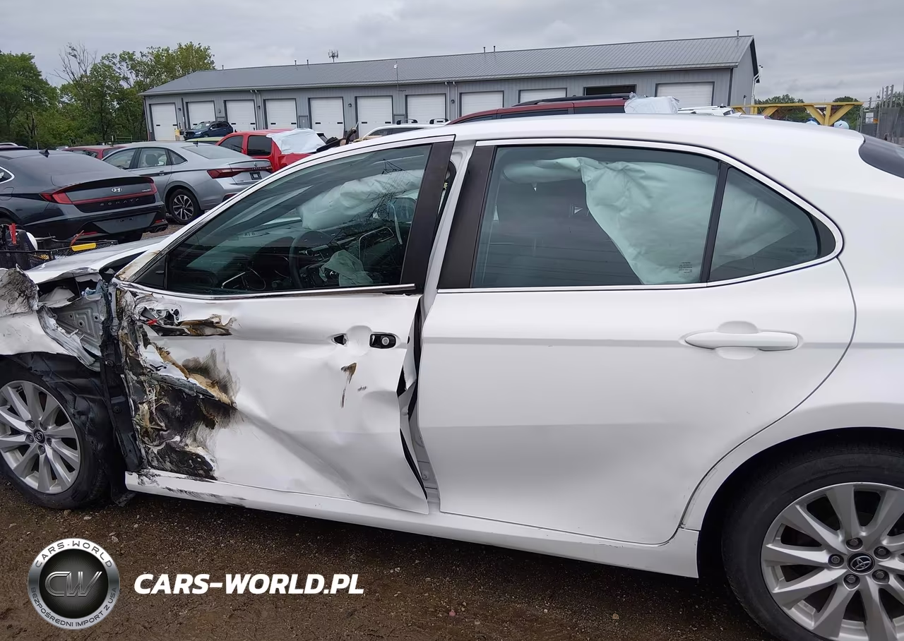 2018 Toyota Camry Le VIN:4T1B11HK4JU064128 - 14