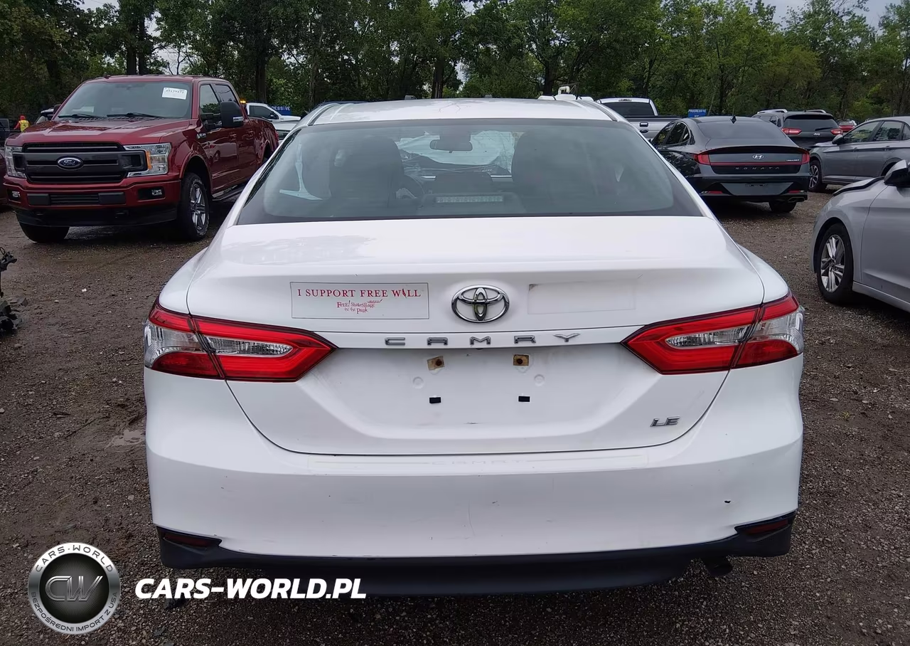 2018 Toyota Camry Le VIN:4T1B11HK4JU064128 - 16