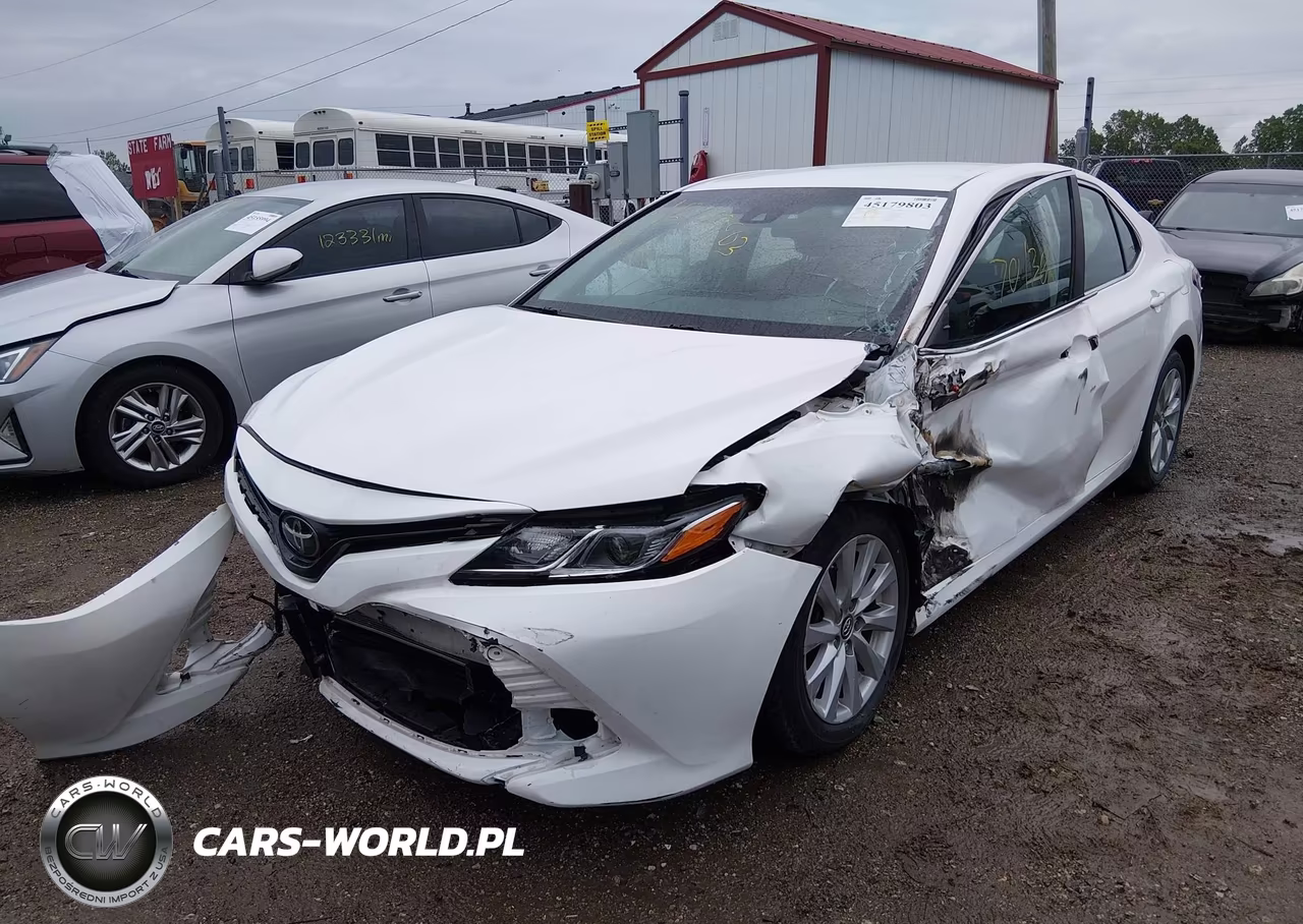 2018 Toyota Camry Le VIN:4T1B11HK4JU064128 - 2