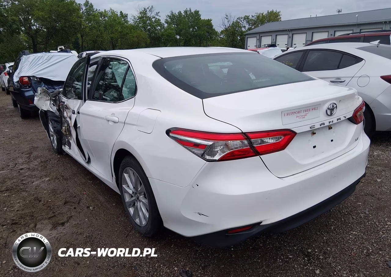 2018 Toyota Camry Le VIN:4T1B11HK4JU064128 - 3