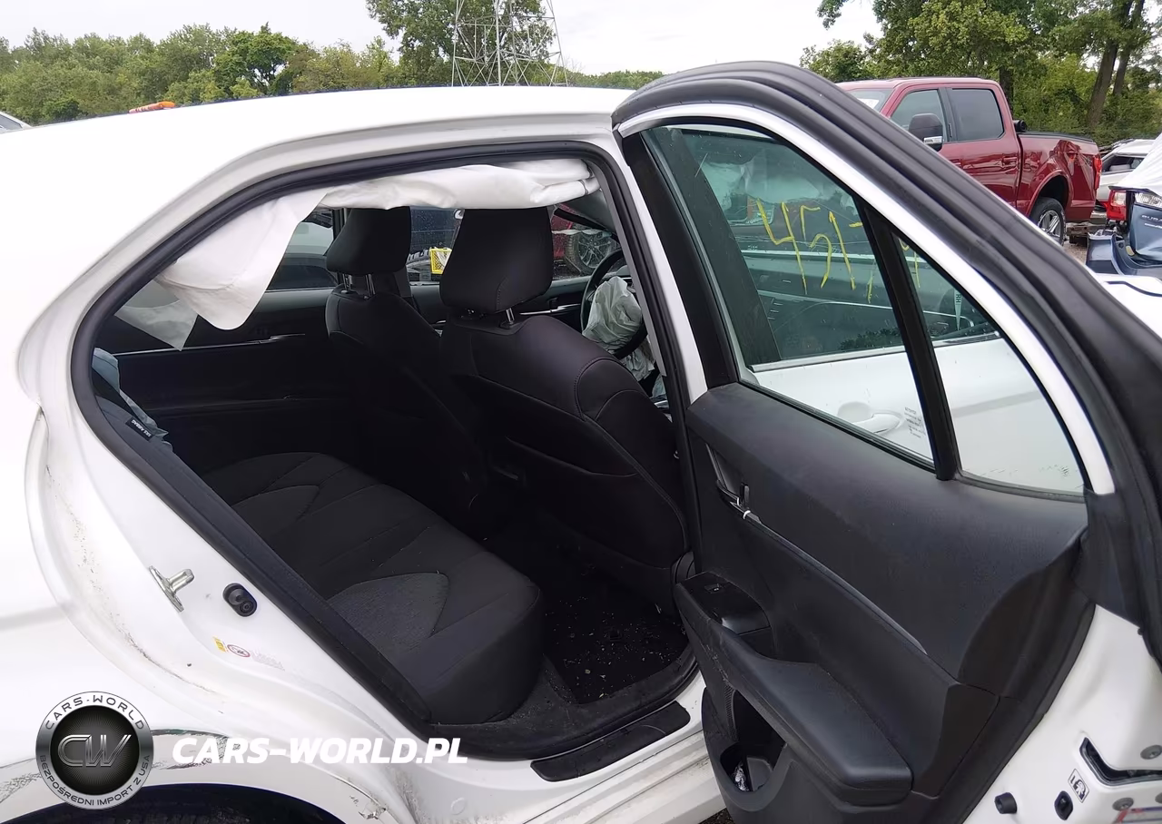 2018 Toyota Camry Le VIN:4T1B11HK4JU064128 - 8