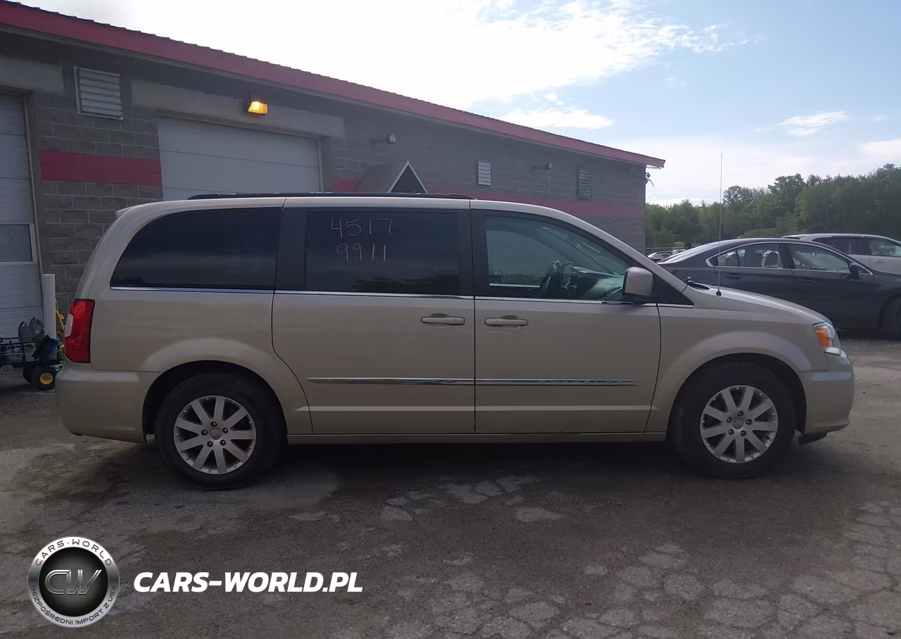 2015 Chrysler Town & Country Touring VIN:2C4RC1BG0FR638911 - 13