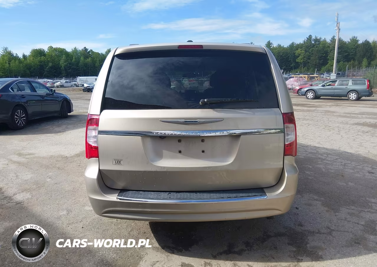 2015 Chrysler Town & Country Touring VIN:2C4RC1BG0FR638911 - 16