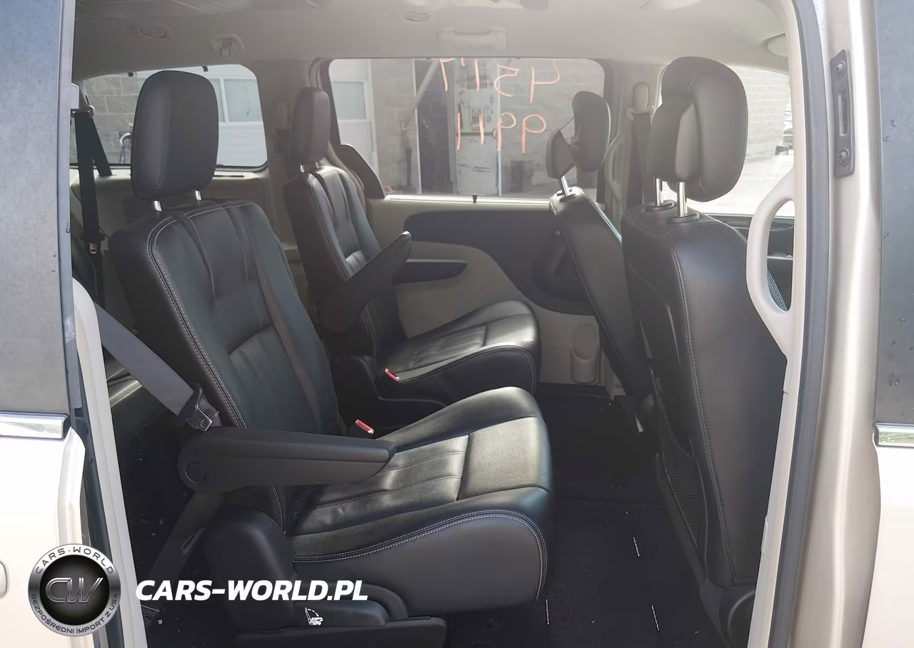 2015 Chrysler Town & Country Touring VIN:2C4RC1BG0FR638911 - 8