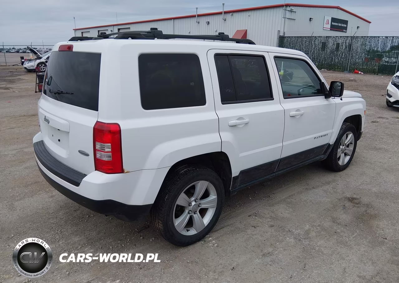 2013 Jeep Patriot Latitude VIN:1C4NJRFB5DD189906 - 4