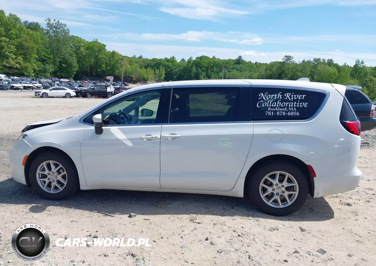 2020 Chrysler Voyager Lx VIN:2C4RC1CG1LR250810 - 14