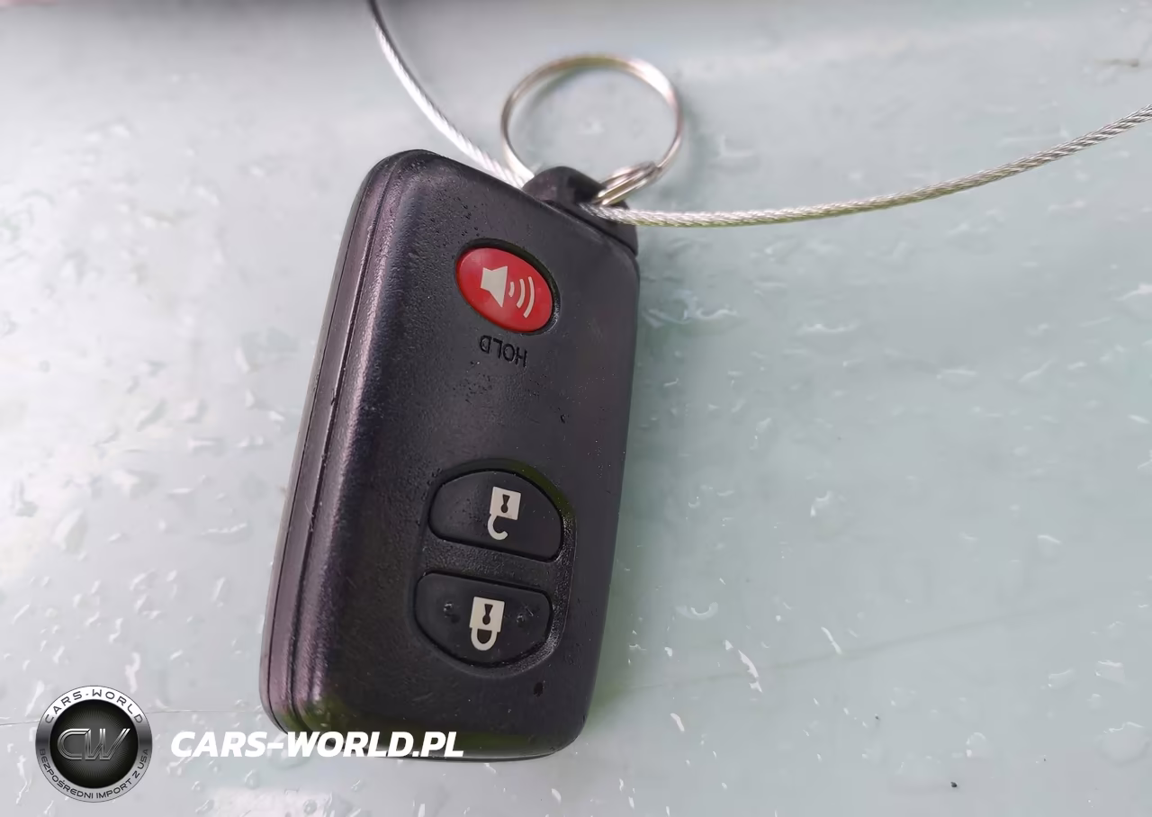 2014 Toyota Prius Two VIN:JTDKN3DUXE1840913 - 11