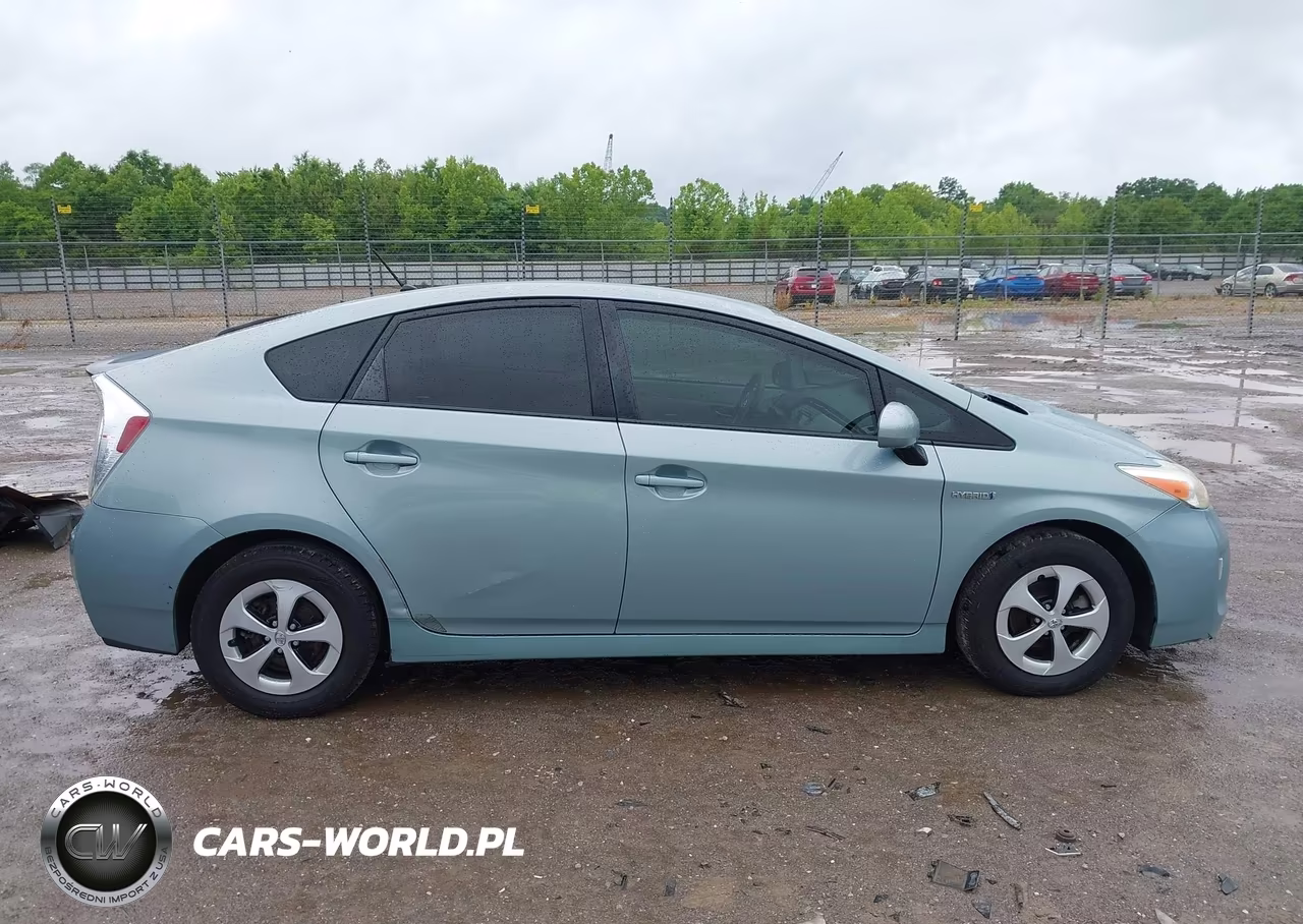 2014 Toyota Prius Two VIN:JTDKN3DUXE1840913 - 13