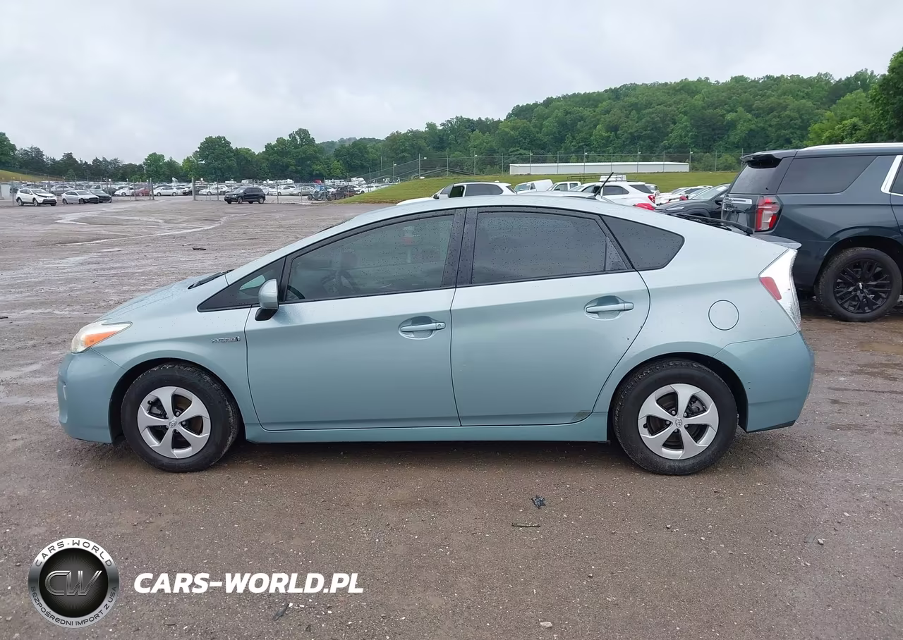 2014 Toyota Prius Two VIN:JTDKN3DUXE1840913 - 14