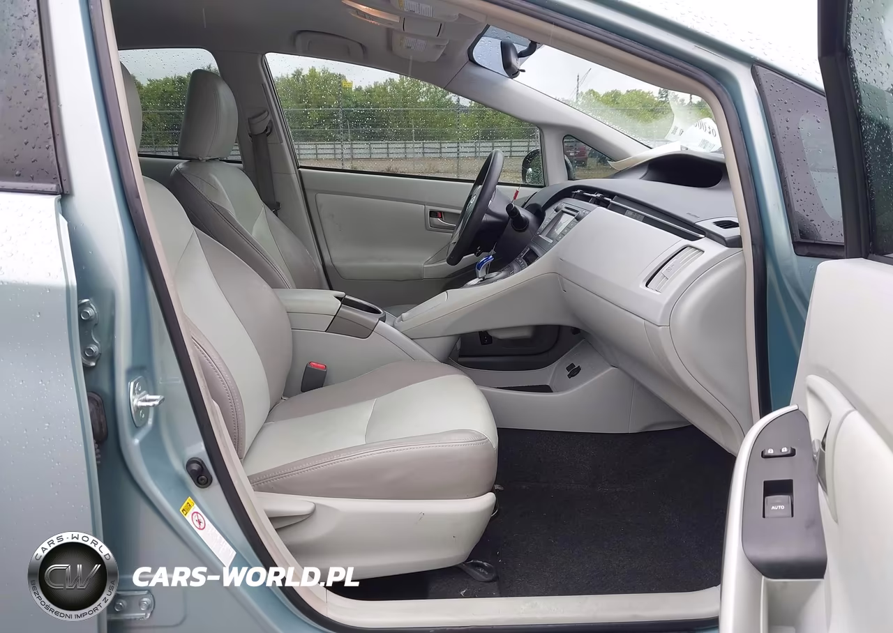 2014 Toyota Prius Two VIN:JTDKN3DUXE1840913 - 5