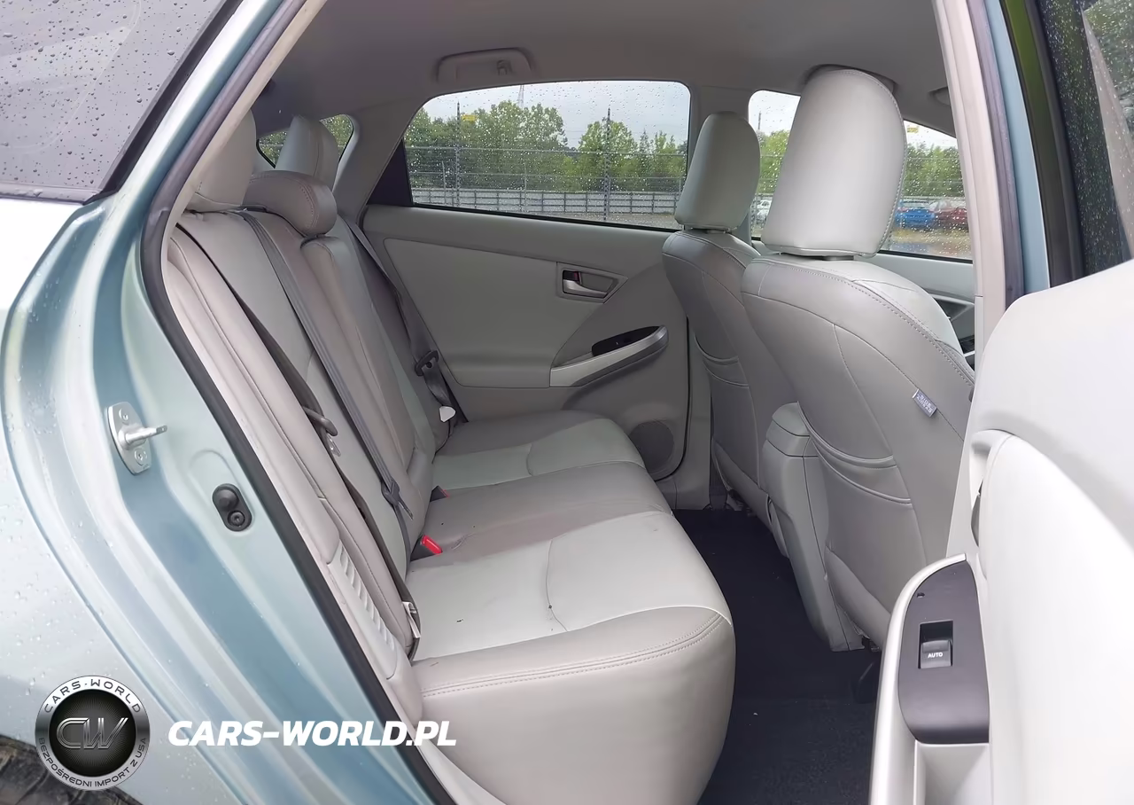 2014 Toyota Prius Two VIN:JTDKN3DUXE1840913 - 8