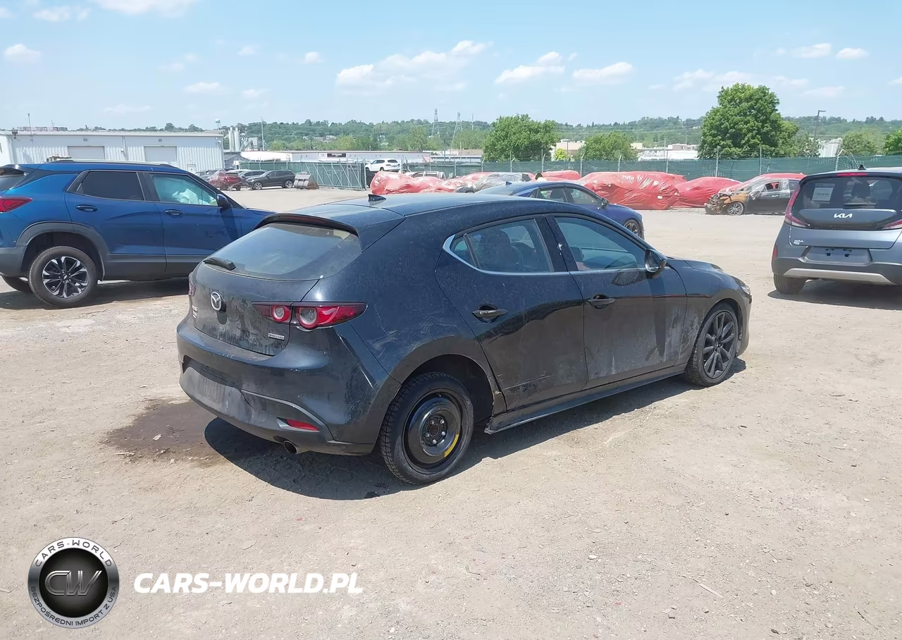 2021 Mazda Mazda3 Premium VIN:JM1BPAML7M1340065 - 4
