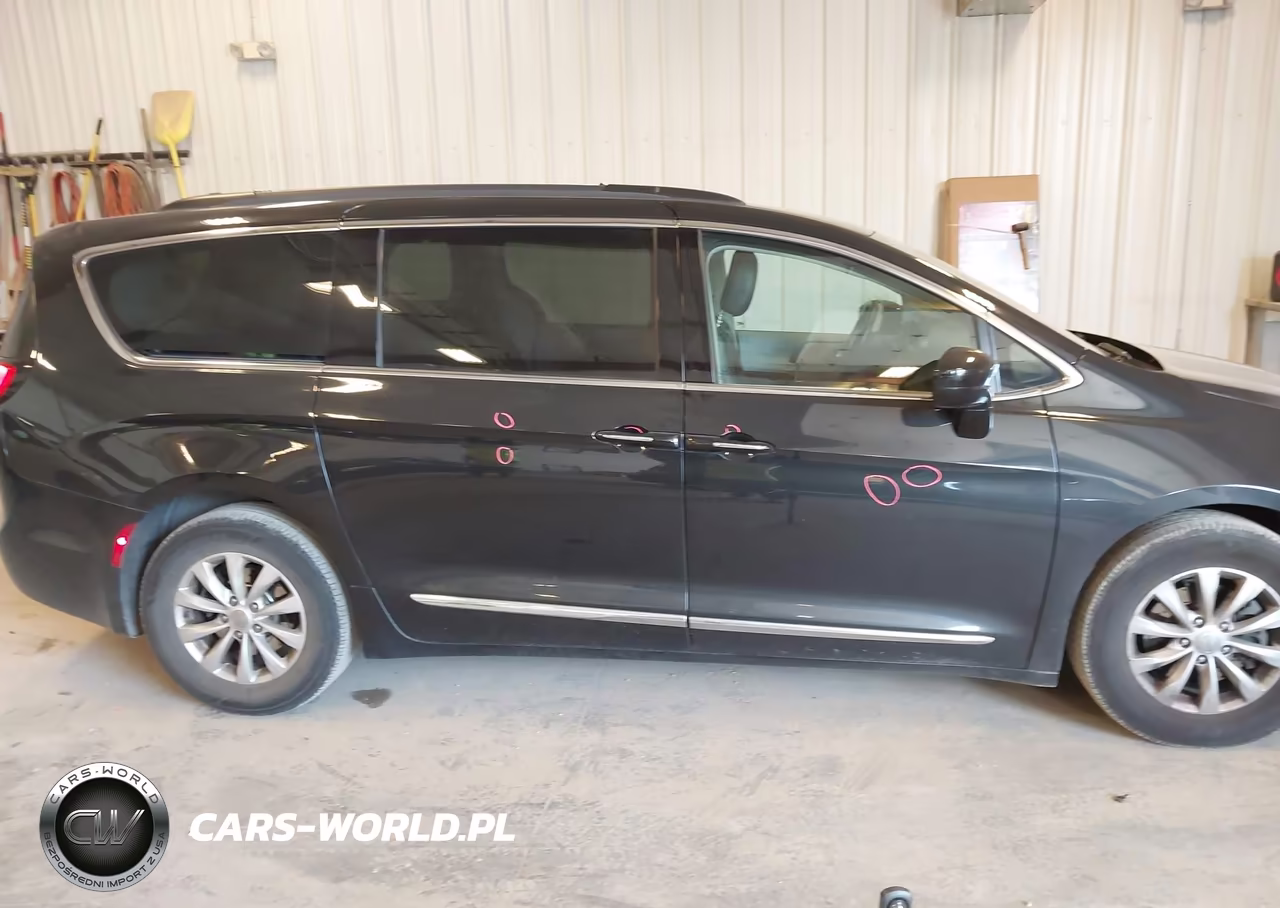 2017 Chrysler Pacifica Touring-L VIN:2C4RC1BG9HR675748 - 13
