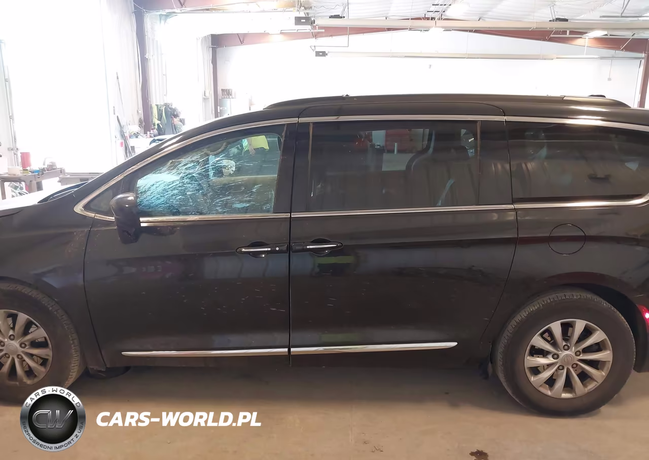 2017 Chrysler Pacifica Touring-L VIN:2C4RC1BG9HR675748 - 14