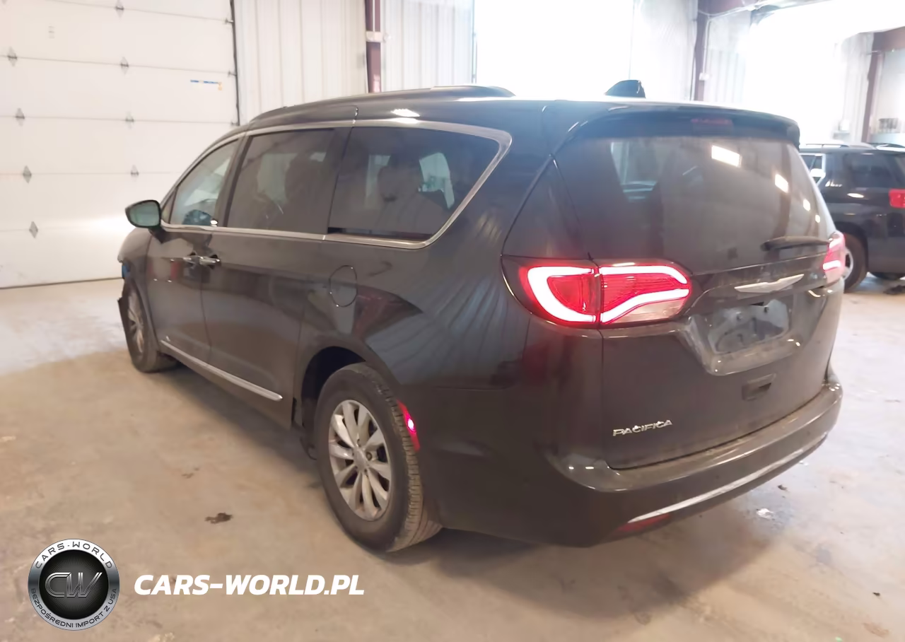 2017 Chrysler Pacifica Touring-L VIN:2C4RC1BG9HR675748 - 3